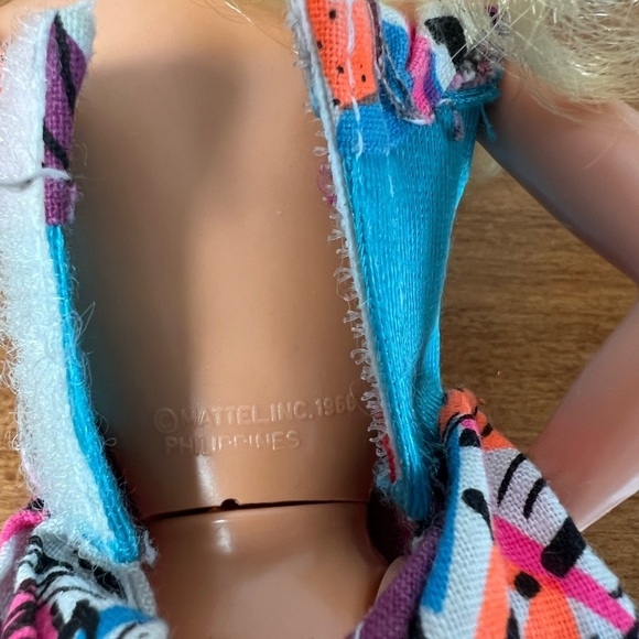 Vintage 1960's Barbie Doll & Outfit Collectible - Picture 4 of 6